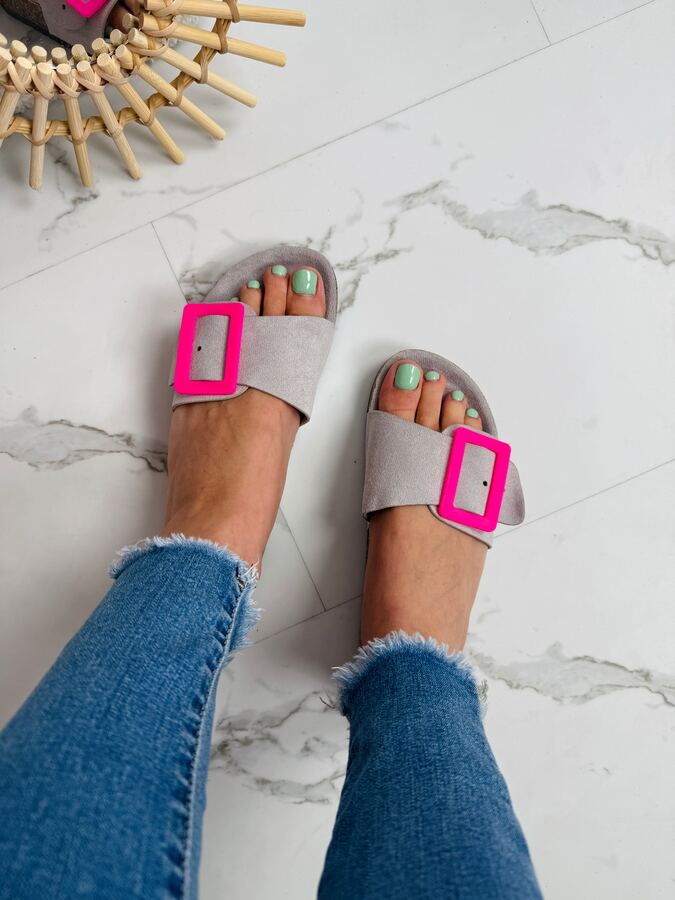 Clasp Grey Slides · 2