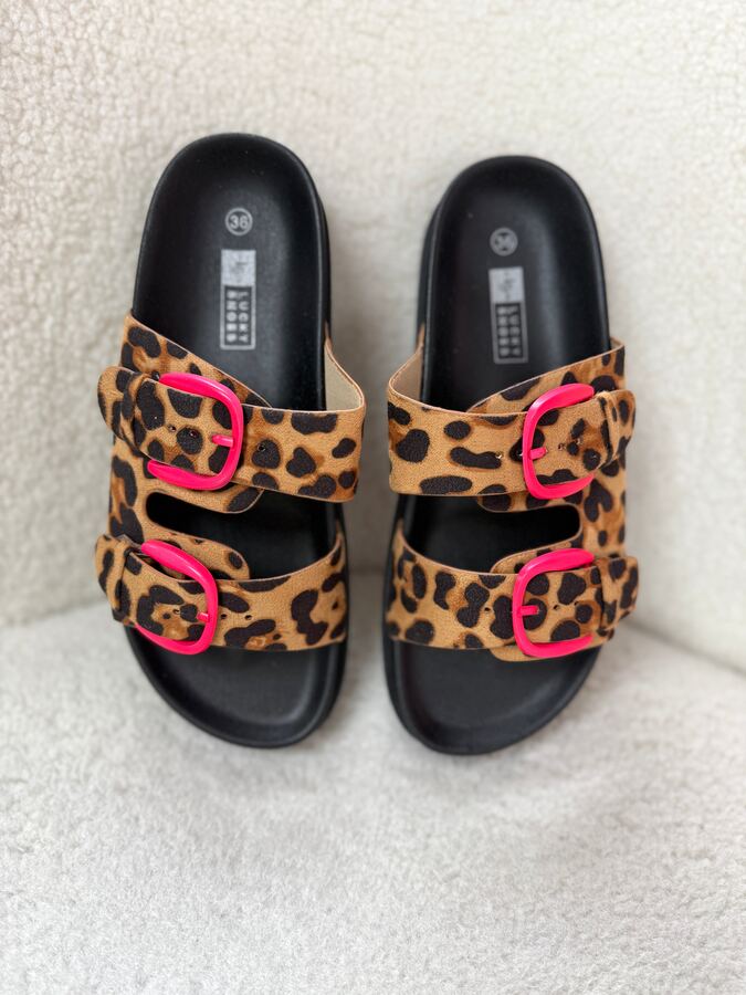 Rikki Fuchsia Slides · 3