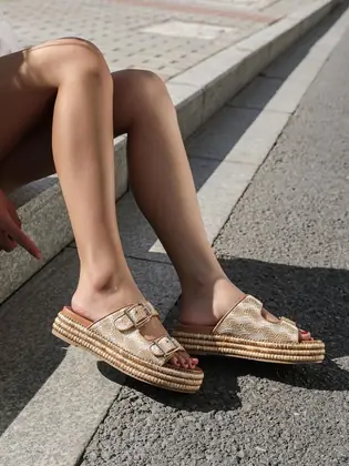 Soléa Beige Slides